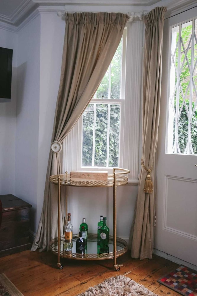 Charming 1 Bedroom Flat in Brook Green