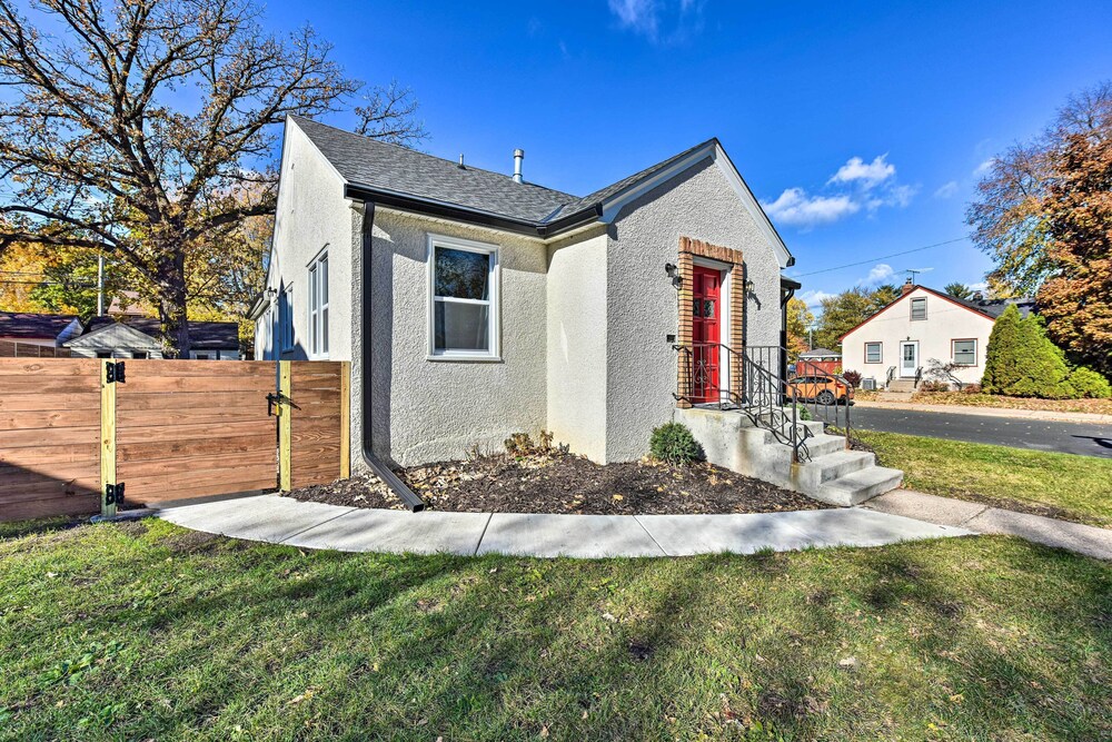 Cozy Home: Wifi, Parking, 5 Mi to Dtwn Mpls! view 4