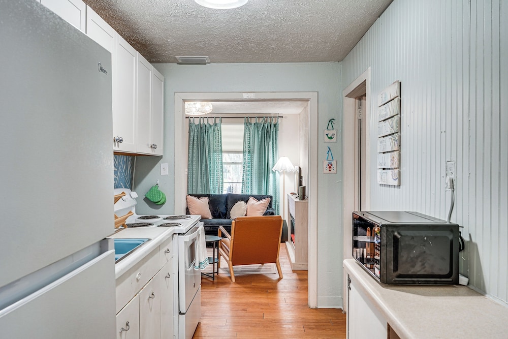 Little Cove Cottage! Walk to Dtwn Panama City