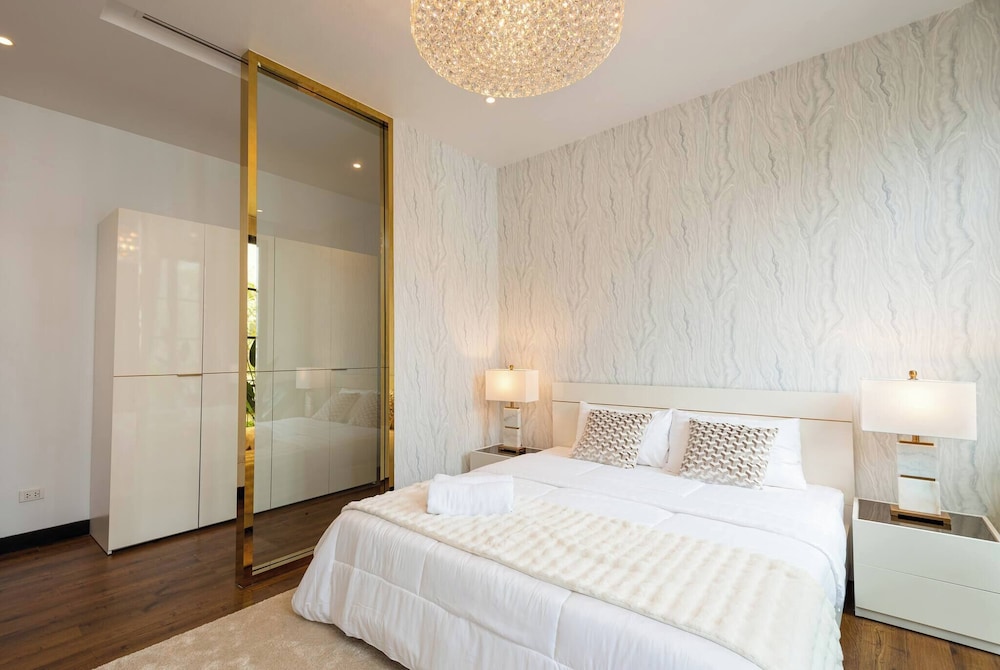 Stylish 7beds Poolhouse With Cinema & Lift - 2min to BTS