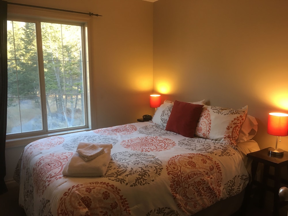 Radium Vacation Rental 3 Bedroom Townhome with Views - Image 5