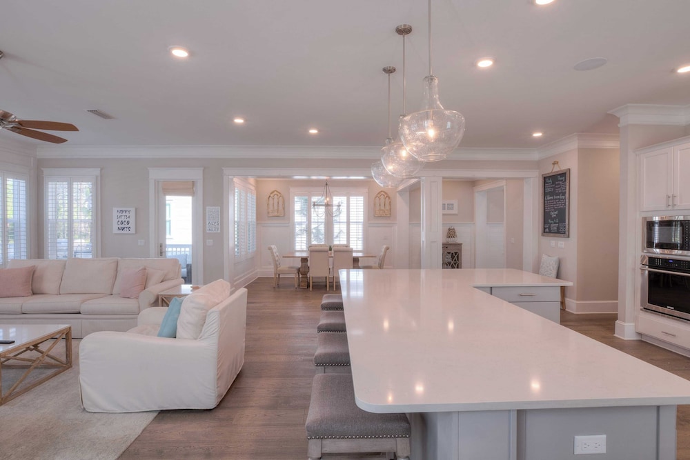 Coconut Cove by Avantstay Deck w/ Hot Tub, Access to 2 Pools