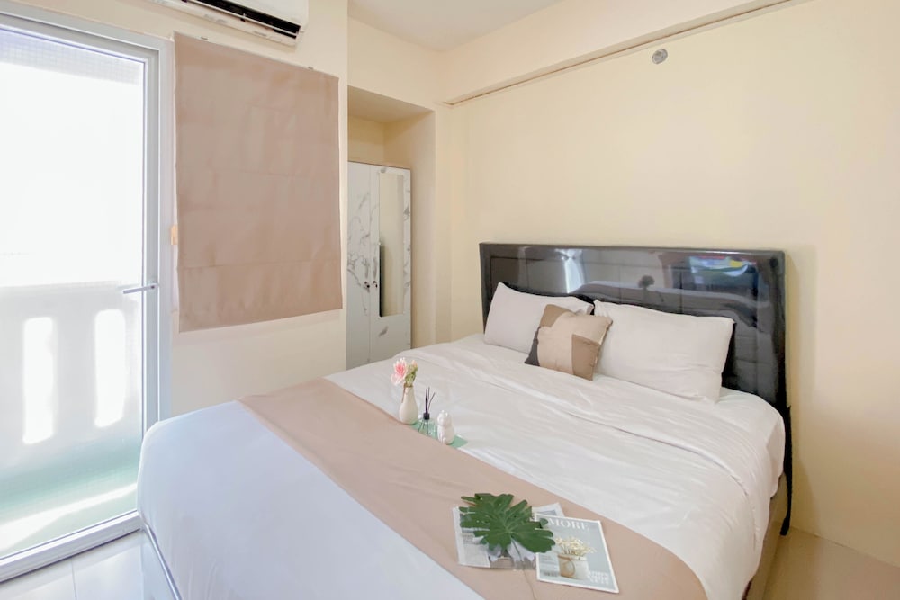 Nice Studio Green Pramuka City Apartment near Shopping Center
