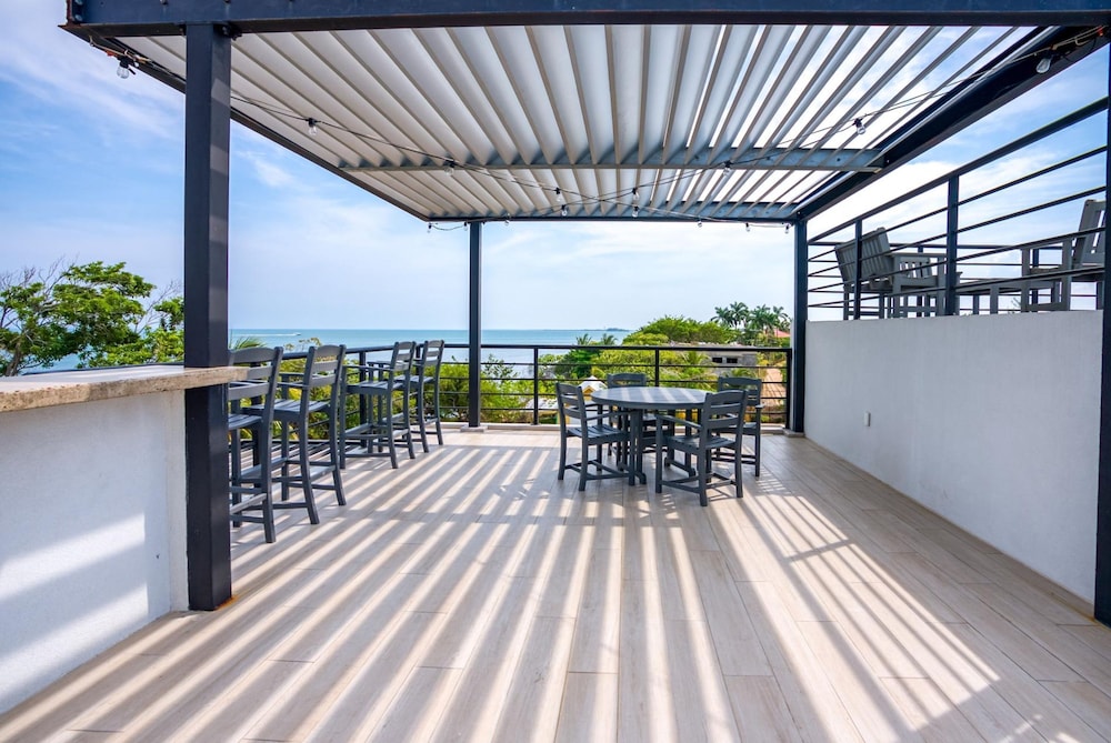 Oceanfront Sunset Gecko Condo - Ground Floor 1A