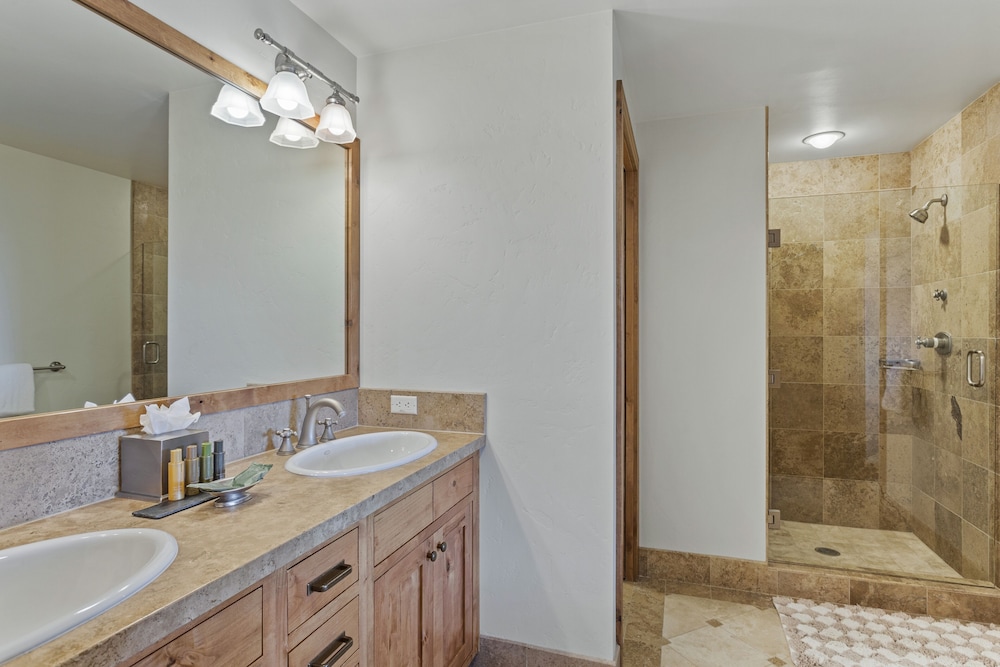 Shooting Star Lodge at Deer Valley Resort - Two Bedroom Residence #203 2 Condo
