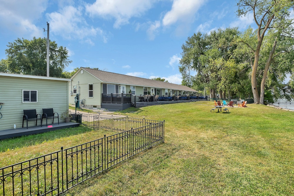 Rizzy's on the Lake - Property Image 4