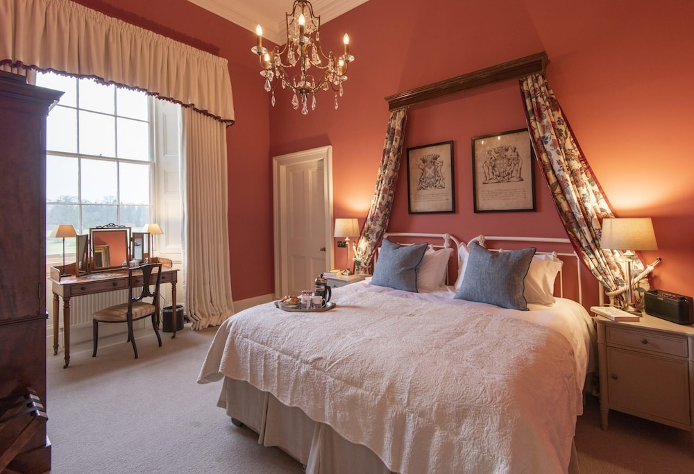 Luxury Historic Castle Lauder