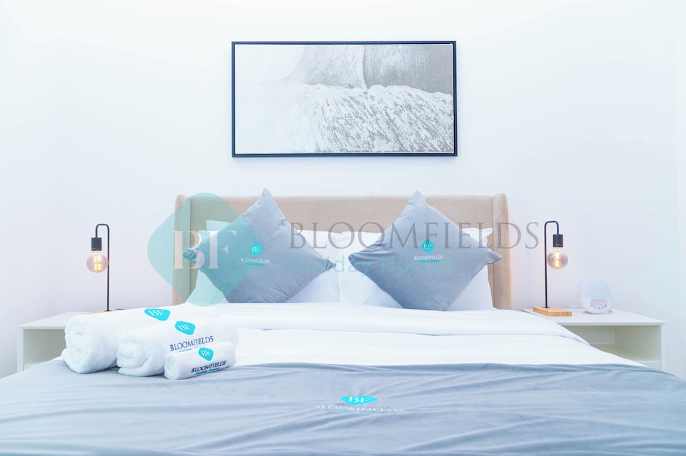 Bloomfields Fantastic 1BR in Waters edge