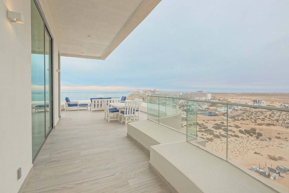 Waves Views Luxury 3BR Oceanfront Condo