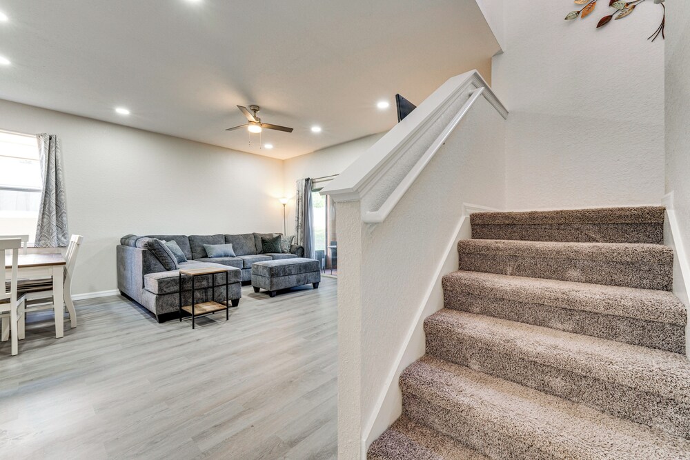 Resort Pool & Arcade: Family Townhome in Davenport