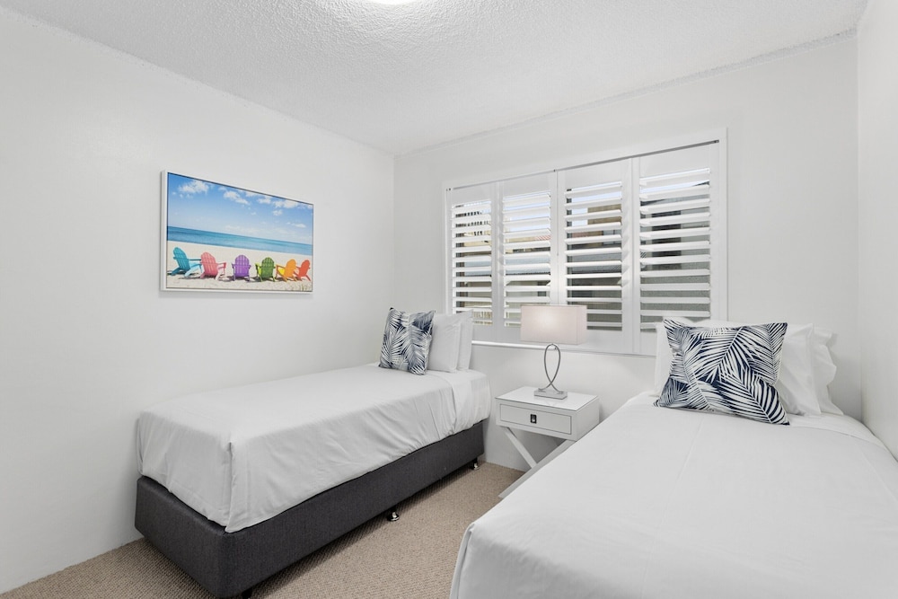 Wake to Waves in Spacious 3-bed Beachfront Unit