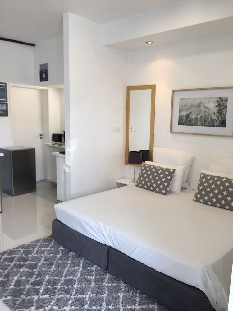 Greenways Beach House