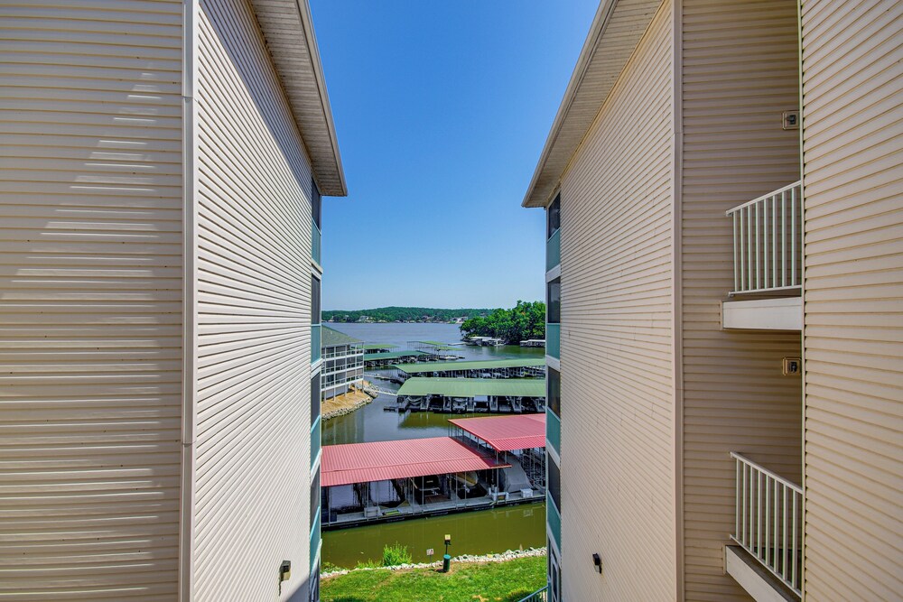 Balcony w/ Marina Views: Lake Ozark Hideaway!