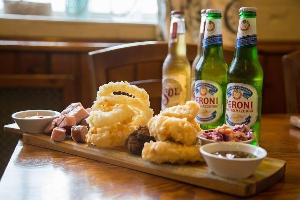 The Bluebell Inn and Lodge