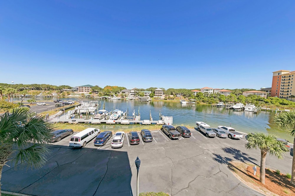 Dolphin Point #401c