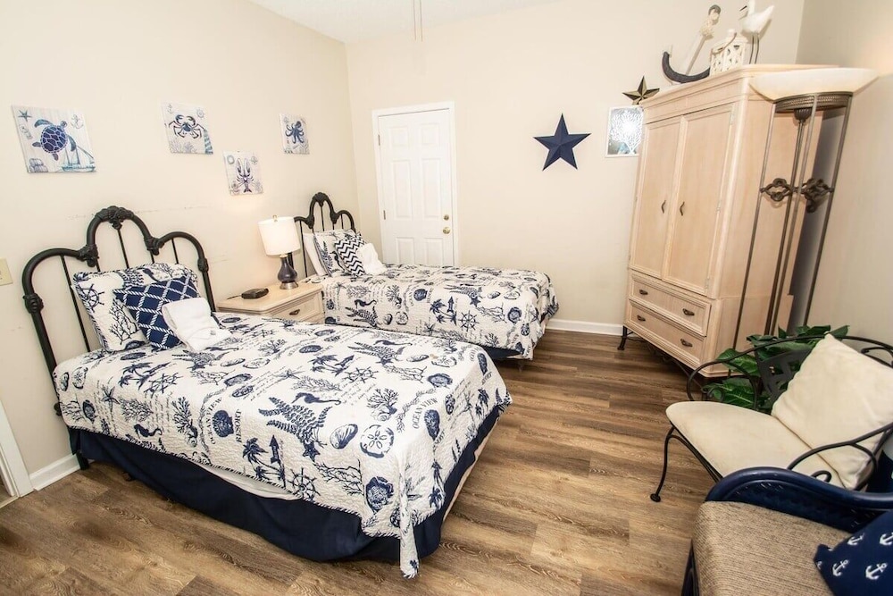 Canterbury Court 6 E 3 Bedroom Apts