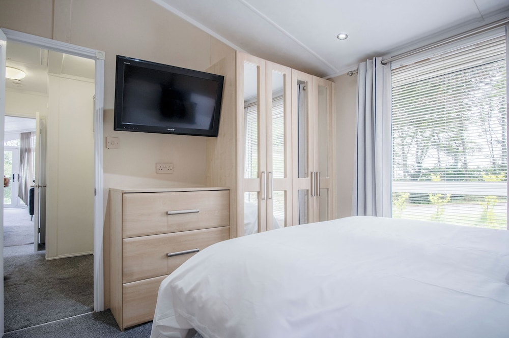 1 Manor Lodge - 3 Bedroom Lodge - Pendine