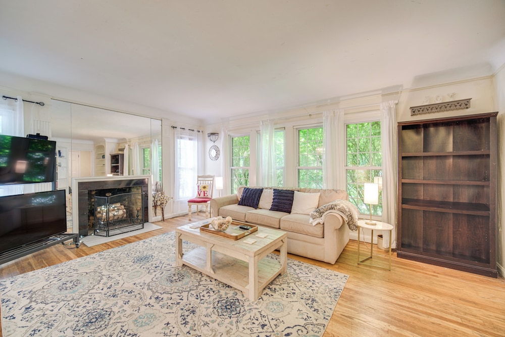 9 Mi to Cleveland: Home Near Hospitals & Colleges