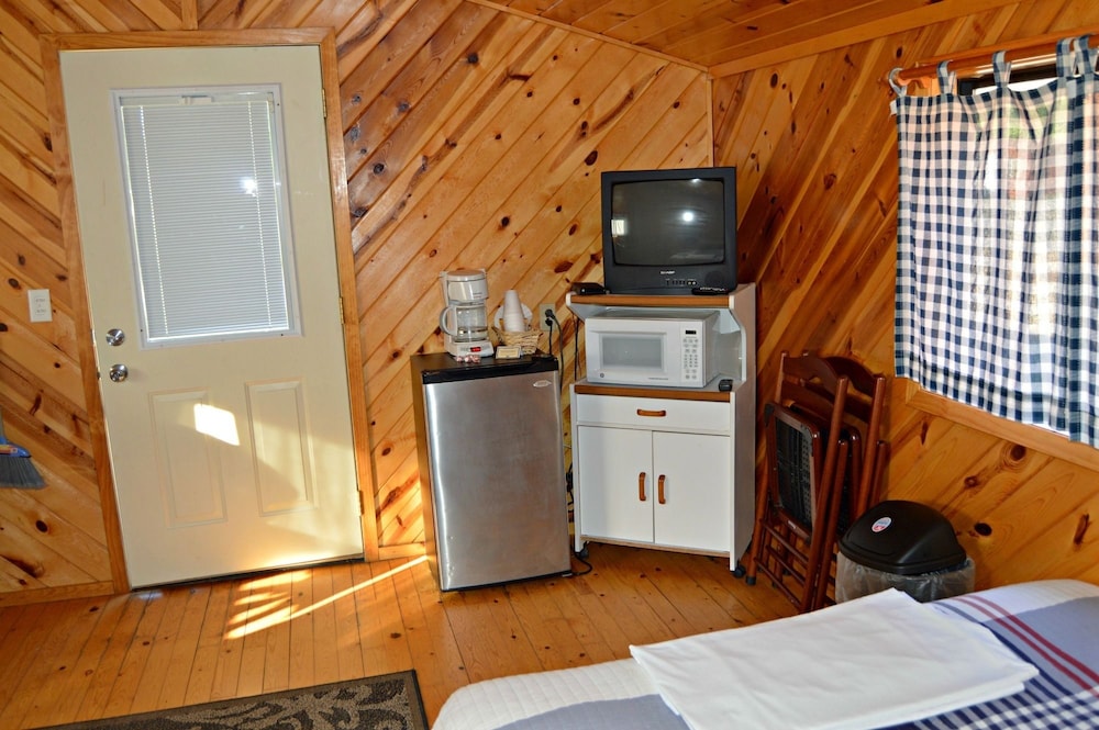 No Name City Luxury Cabins & RV