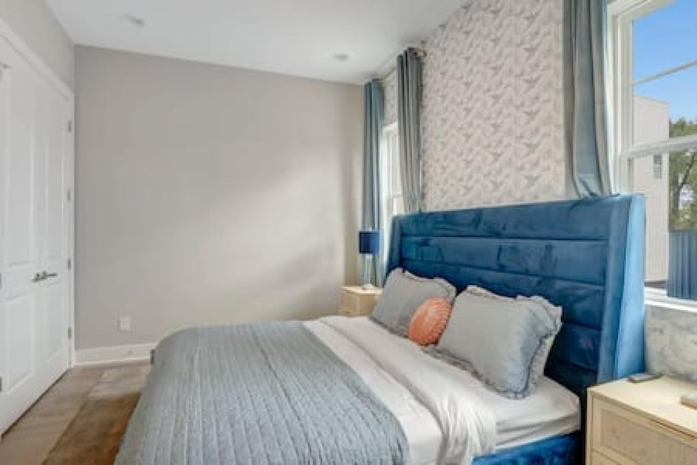 Photograph supplied for NEW Double Lux 26beds 2 Rooftop Views Free Parking