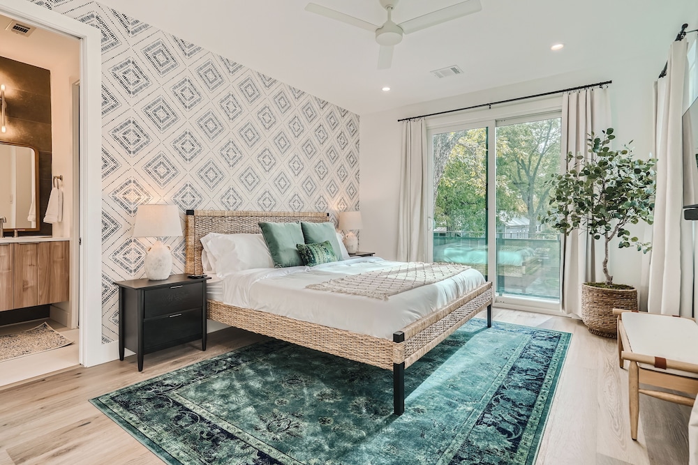 East Austin Dream Home + Pool + Close 2 Rainey Street view 3