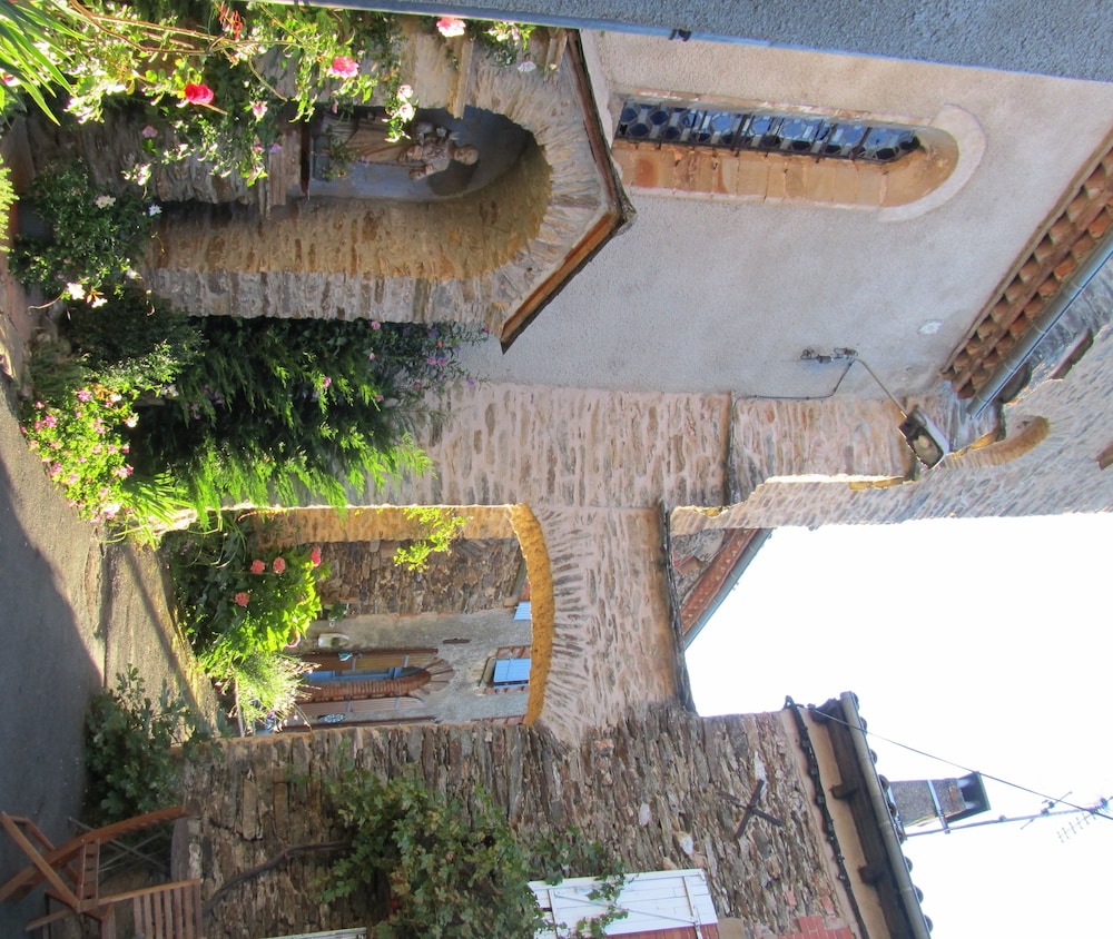 Photo 33