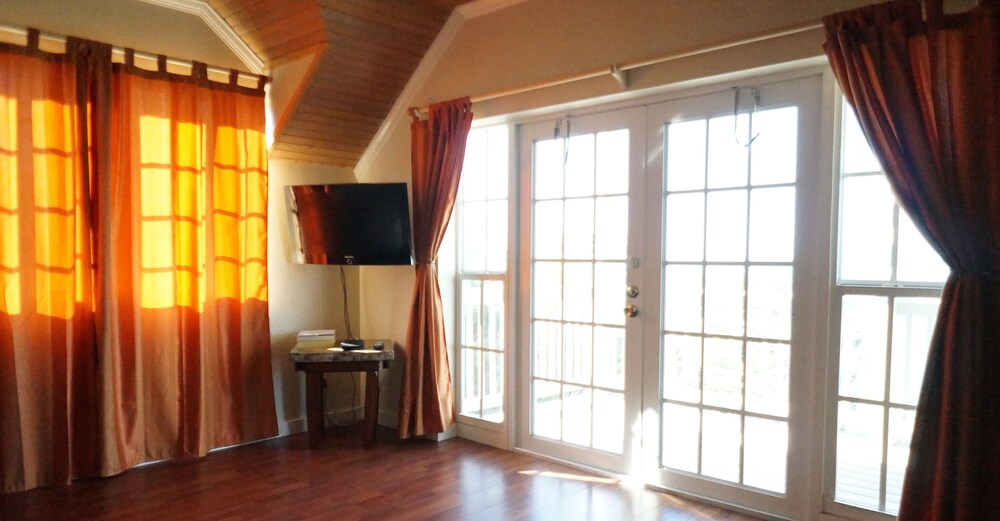 Island Seaside Suites