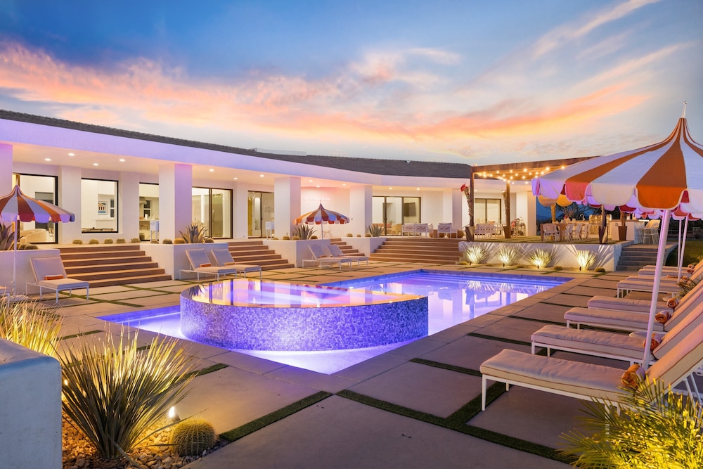 Buena Vista by Avantstay Massive Outdoor Oasis w/ Pool, Spa Firepit! - Property Image 54