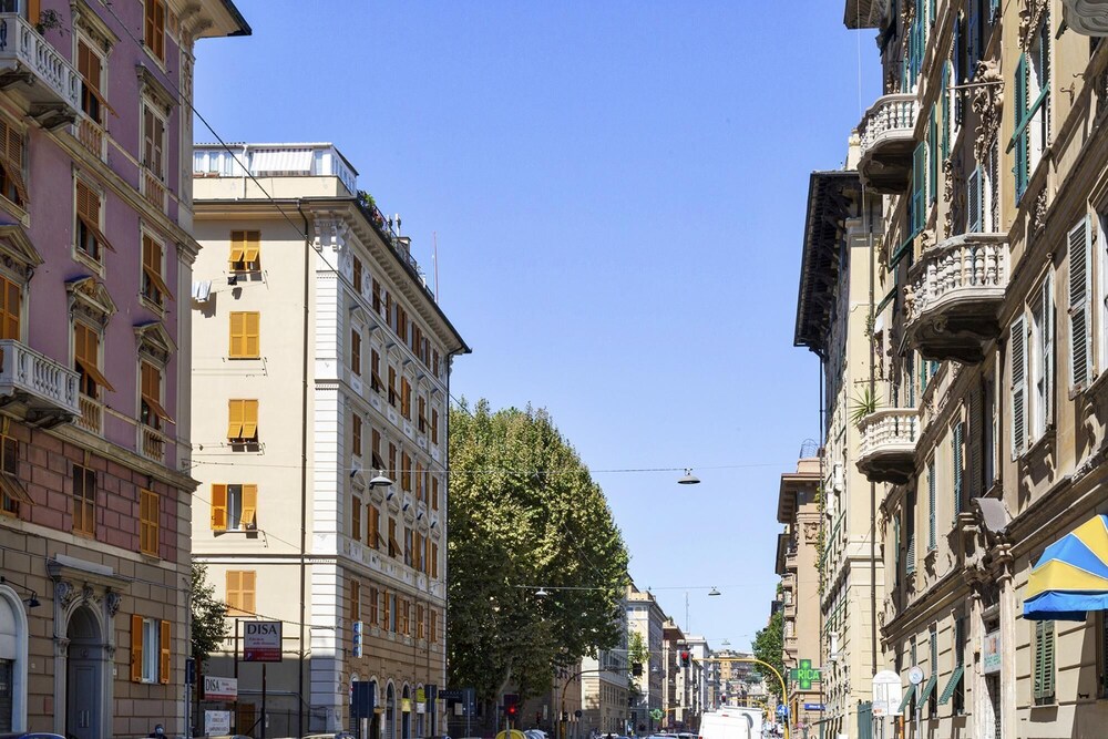 Colore e Stile nel Centro di Genova view 2
