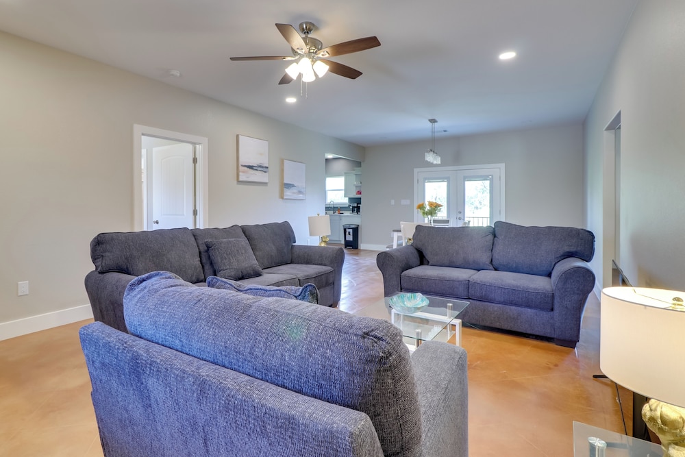 1 Mi to Lake Lbj: Peaceful Home w/ Patio & Yard!