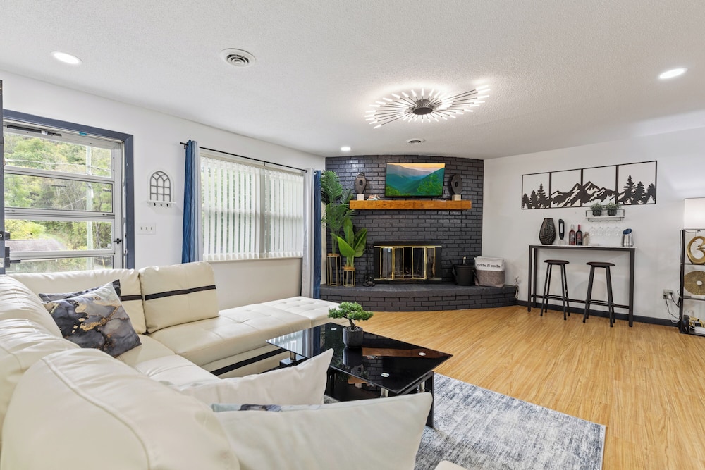 Noir Manor 3BR House