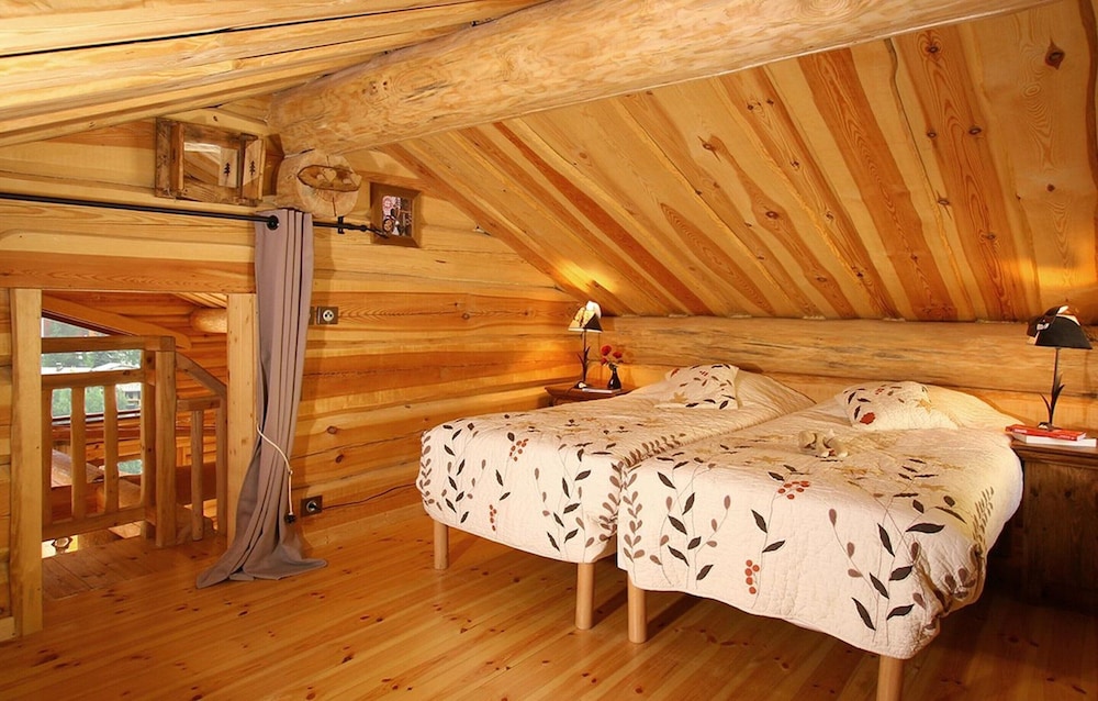 Chalet With a Fireplace at 500m From ski Lift