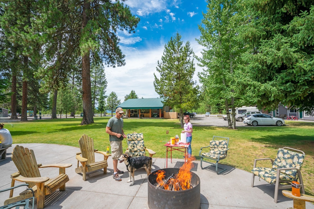 Crater Lake Resort view 2