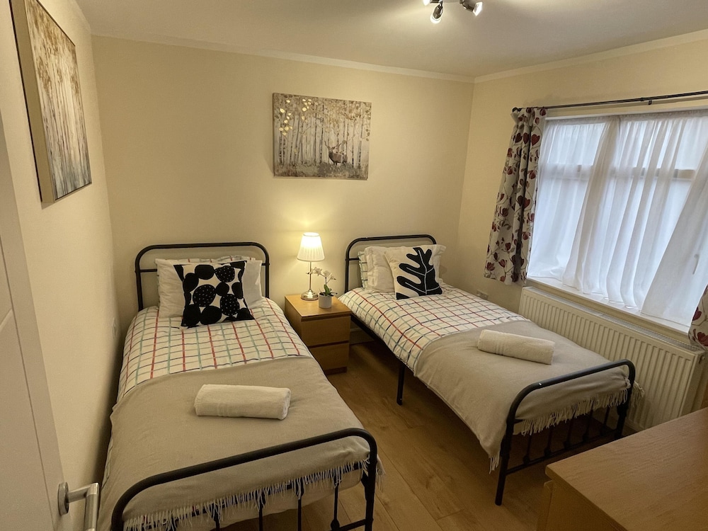 Spacious one Bedroom Apartment With Free Parking view 2