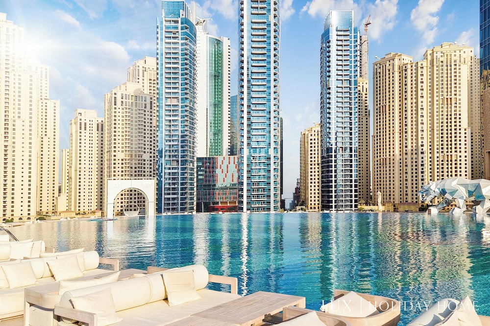 LUX | The JW Marina Suite
