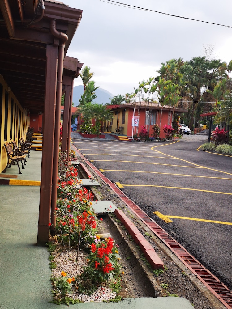 Hotel Destinos Arenal - Image 1