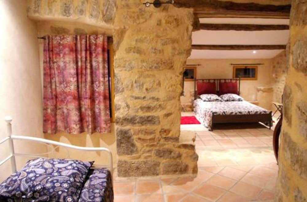 La Prade Basse - Chambres d'hôtes view 2