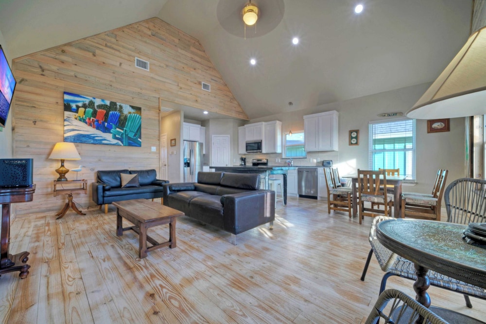 2 Homes, Sleeps 16, Shared Pool+boat Dock Laguna Village Serenity by Avantstay