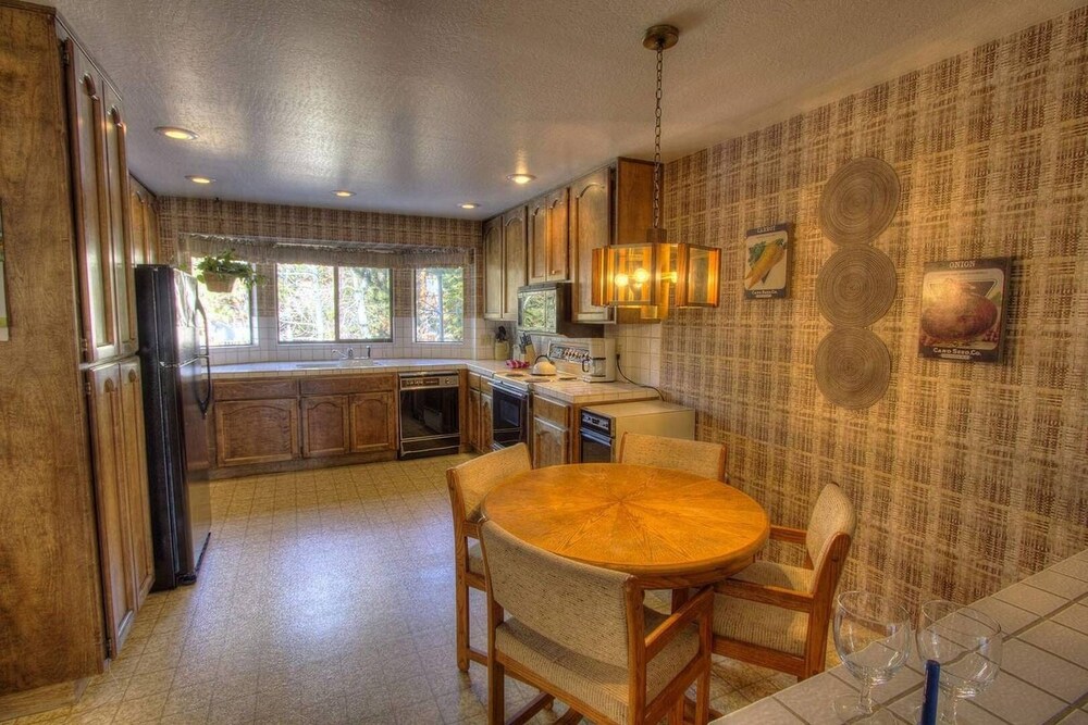 Lake Tahoe Vacations - Ski Lake Lodge 3 Bedroom Home by RedAwning - Property Image 7