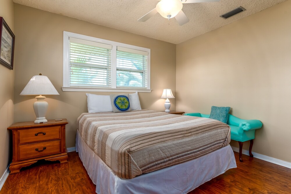 Bay Dream Bliss - 853 Desoto Unit B 3 Bedroom Home by RedAwning view 5