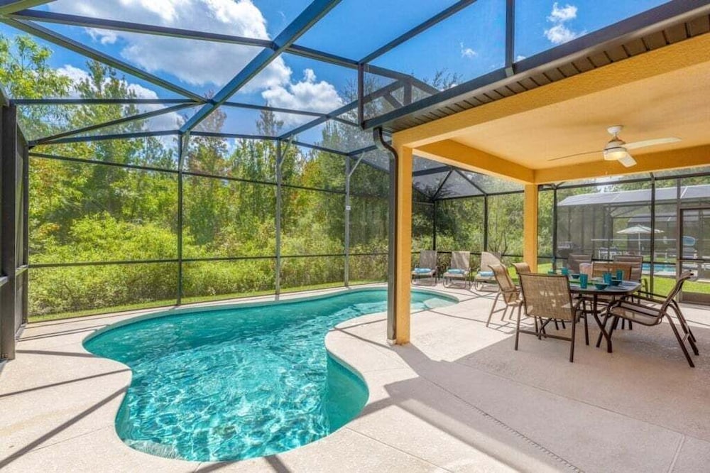 Luxury 4br Retreat W/ Pool, Game Room Near Disney 4 Bedroom Villa