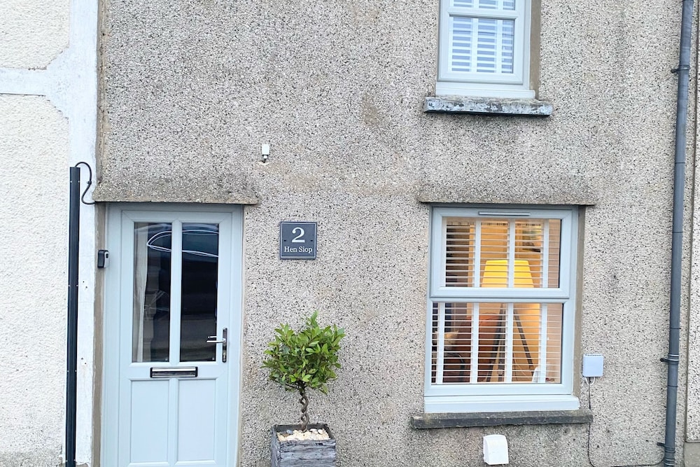 Anglesey Retreat - 2 Beds - Sleeps 3 - Parking