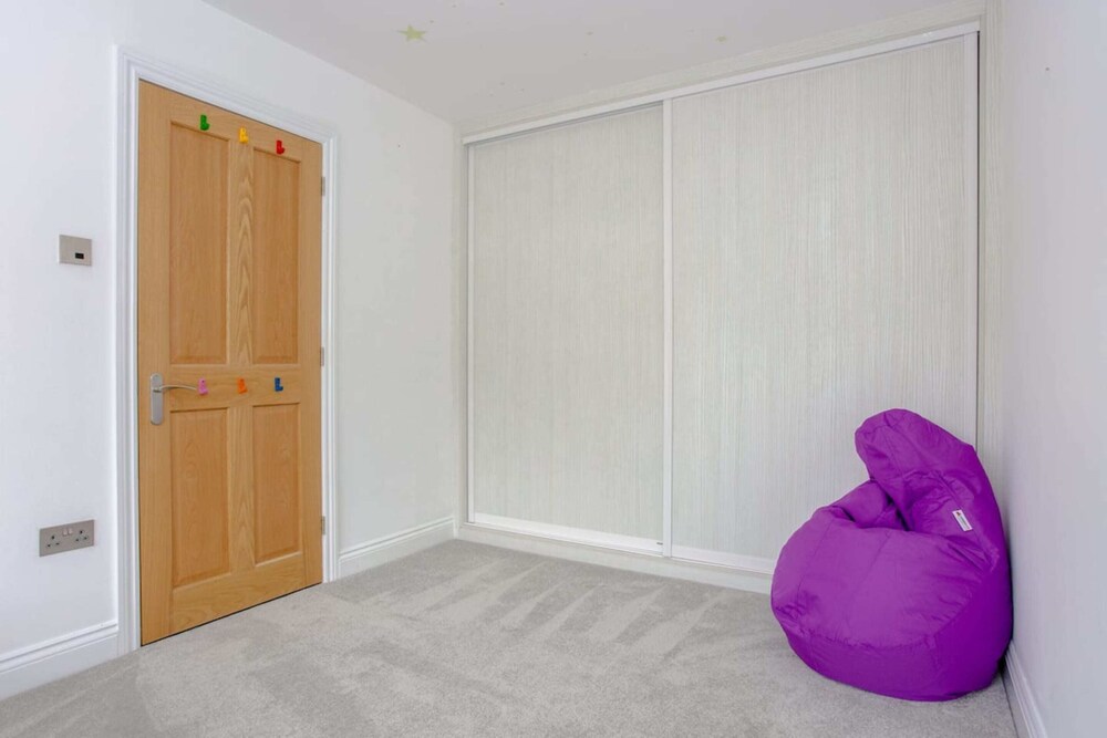 Spacious 3 Bedroom Apartment With Large Balcony