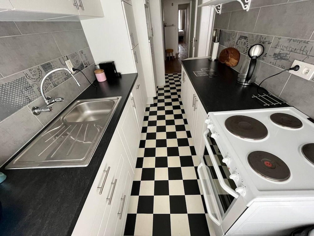 Spacious 2 Bedroom App in the Center With Terrace