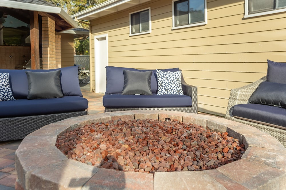Wildflower by Avantstay Gorgeous Wine Country Home w Pool Bocce Ball Court Huge Yard