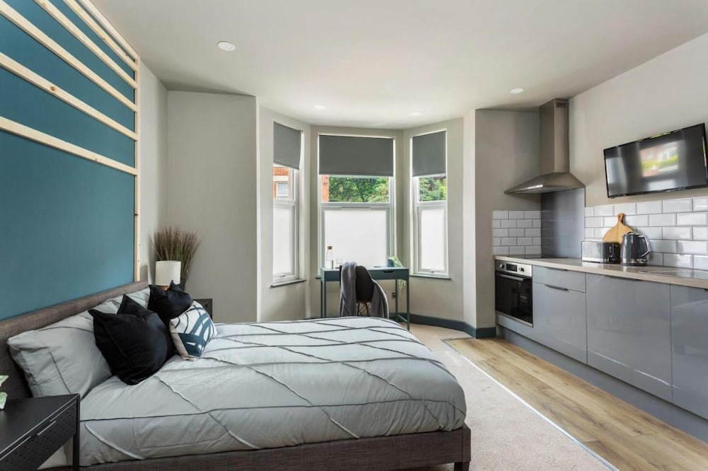 Charming Studio Apartment in Coventry view 3