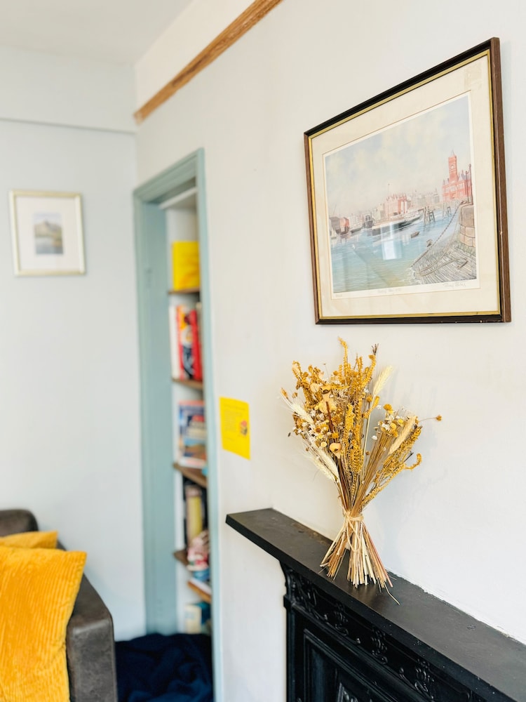 Old Locksmith Cottage Sleeps 6 - Pets Welcome