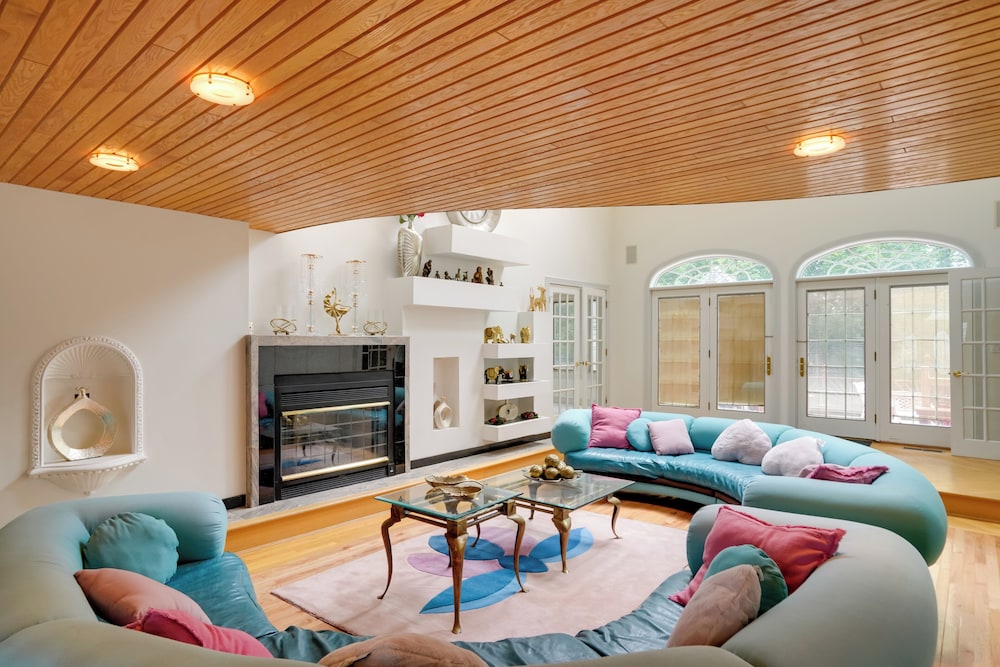Luxury Mansion Rental w/ Rec Room in Niskayuna!