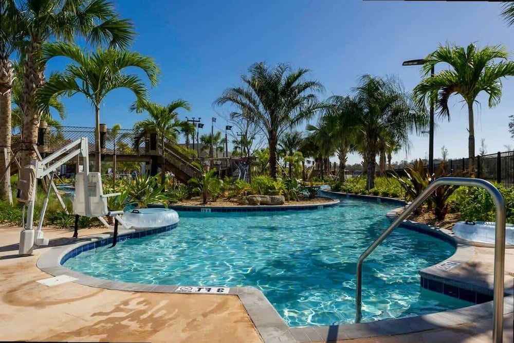 Luxe 5BR Villa Pool Game Room Minutes to Disney