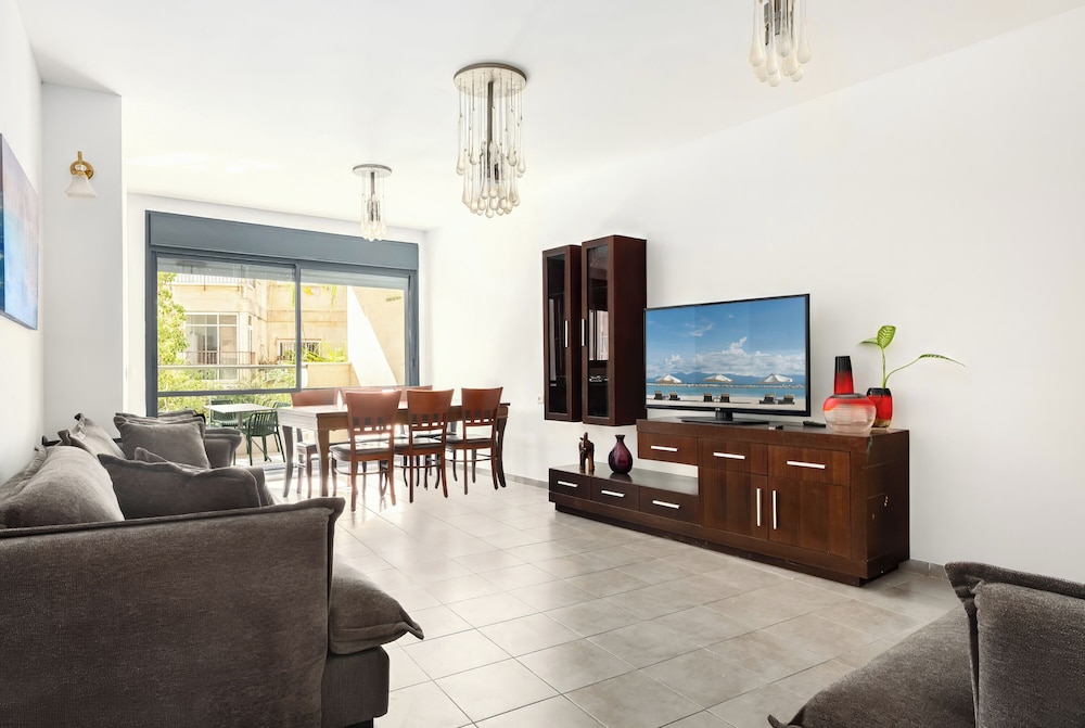 Modern City Apartment by Sea N' Rent
